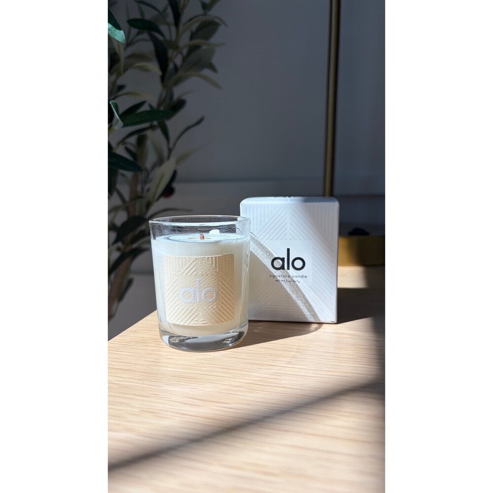 Alo Wellness Signature candle
